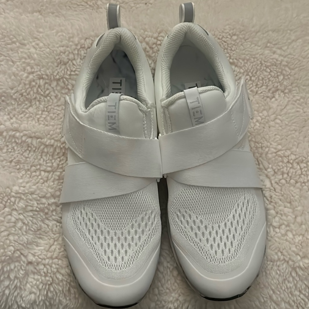 Tiem white Women’s indoor cycling shoe size 9. Never been worn